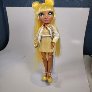 MGA‎ RAINBOW HIGH SUNNY MADISON YELLOW 2022 FASHION DOLL SERIES 1